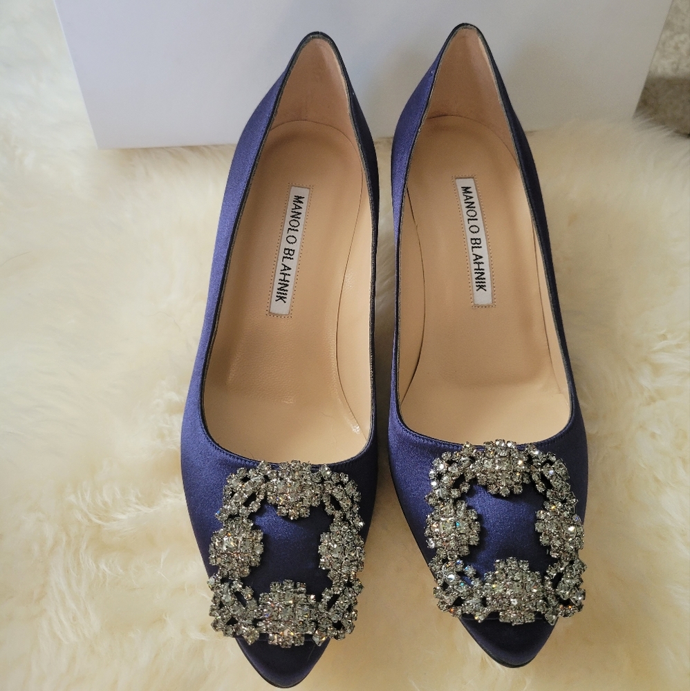 Monolo Blahnik Hangisi 70mm Size 5 Navy Blue